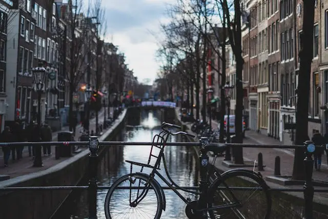 destinos-amsterdam-paises-bajos-chic-travel Paises bajos, guía de viaje y recomendaciones de la ciudad – Chic Travel